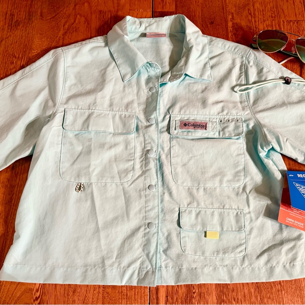 NWT Columbia Light Blue Crop Top with Pockets
